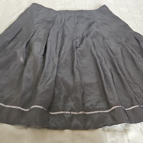 Chic Gray A-Line Skirt with Full Silhouette - Picture 15 of 16